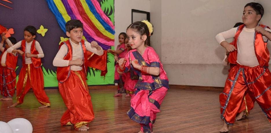 little child show thier telent