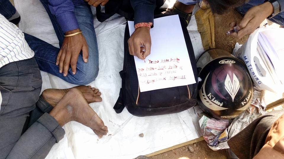 para teacher wrote letter to pm with blood in jharkhand
