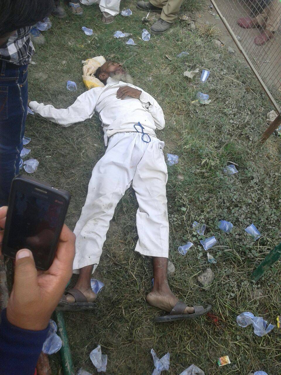 elderly man dead in cm harish rawat program