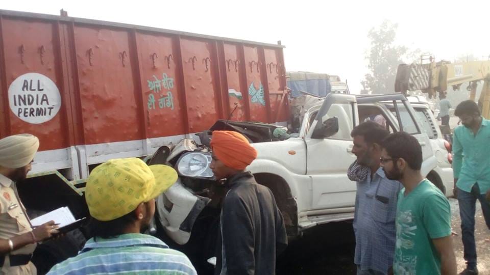 delhi cloth merchants of killed in road accident in khanna area of ludhiana