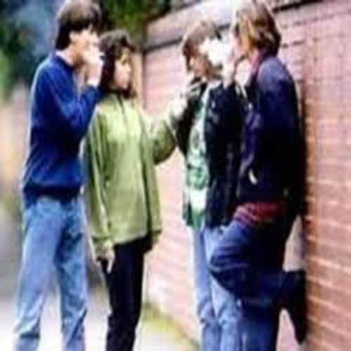 French high schools allow students to smoke