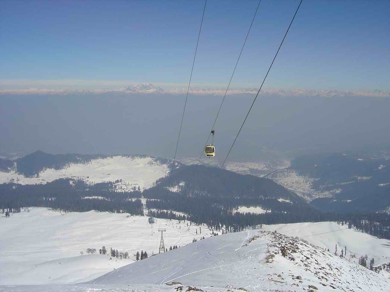 jammu kashmir gulmarg gandola burglary case busted by baramulla police five arrested