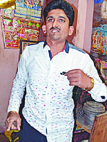 Iron merchant attacked 90 thousand robbed