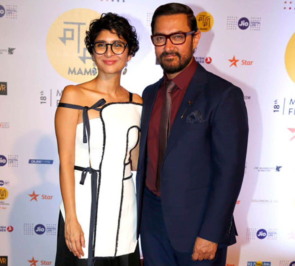 amir khan kiss to his wife kiran rao at public place