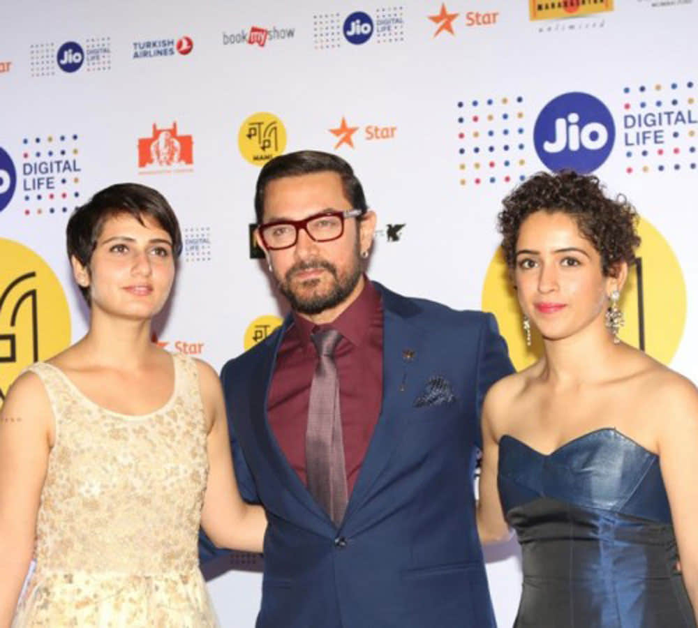 amir khan kiss to his wife kiran rao at public place