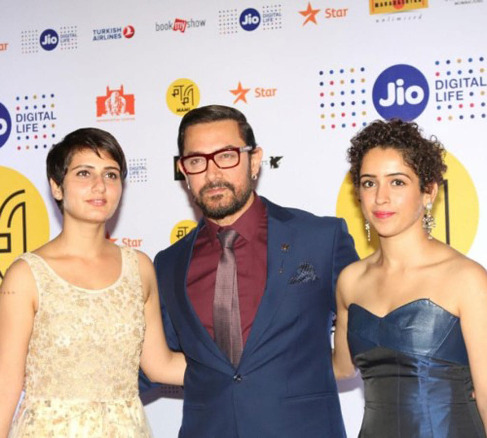 amir khan kiss to his wife kiran rao at public place