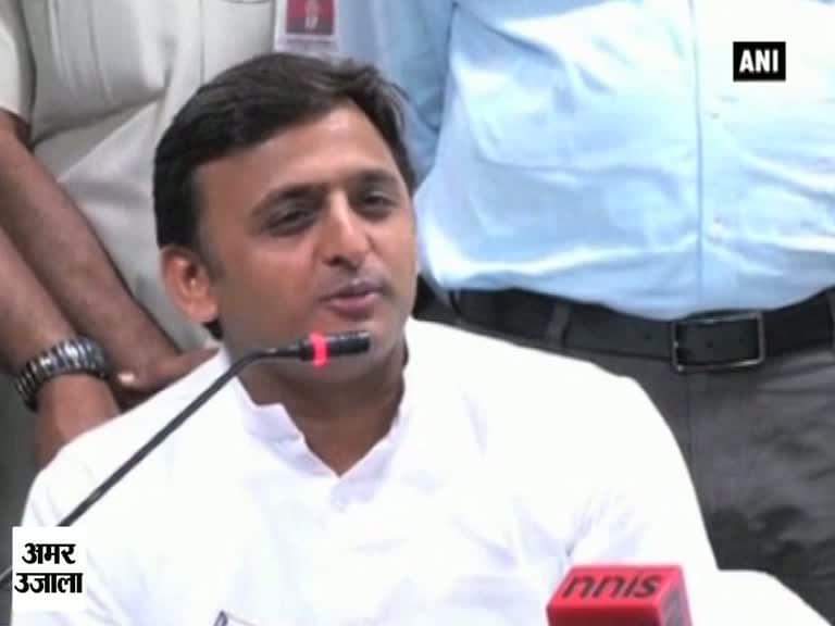 मुलायम के सामने भिड़े अखिलेश-शिवपाल 