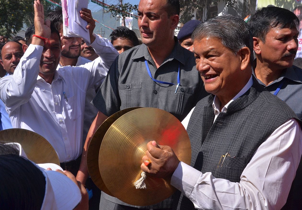 anganwadi worker protest against CM rawat.