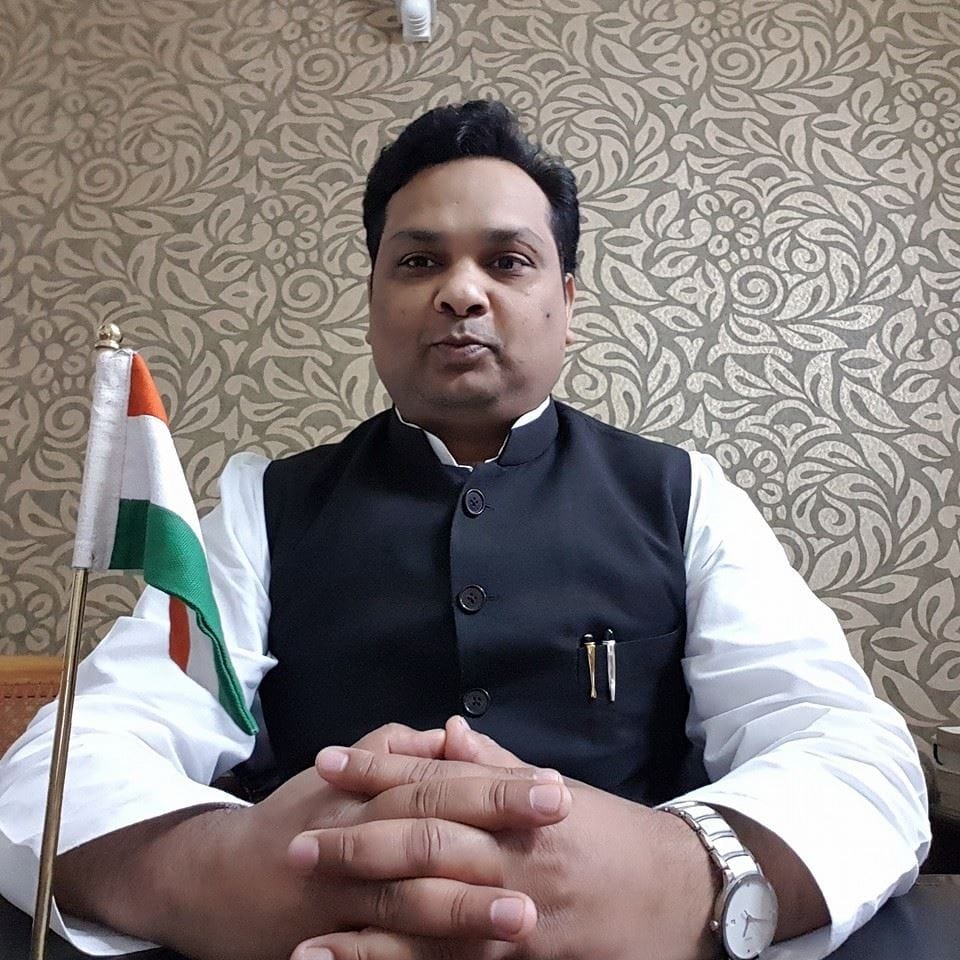   got beaten at akhilesh yadav residence says ashu malik.