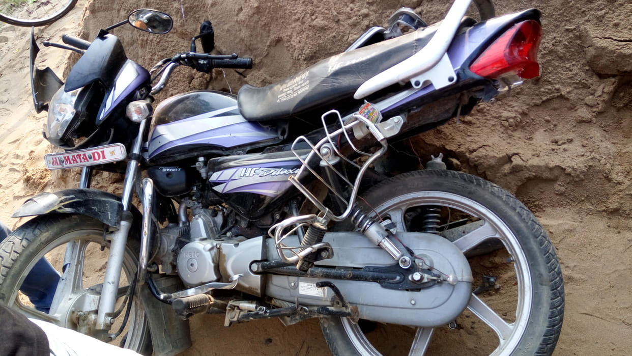 Bus-truck struck between bikes, three critical