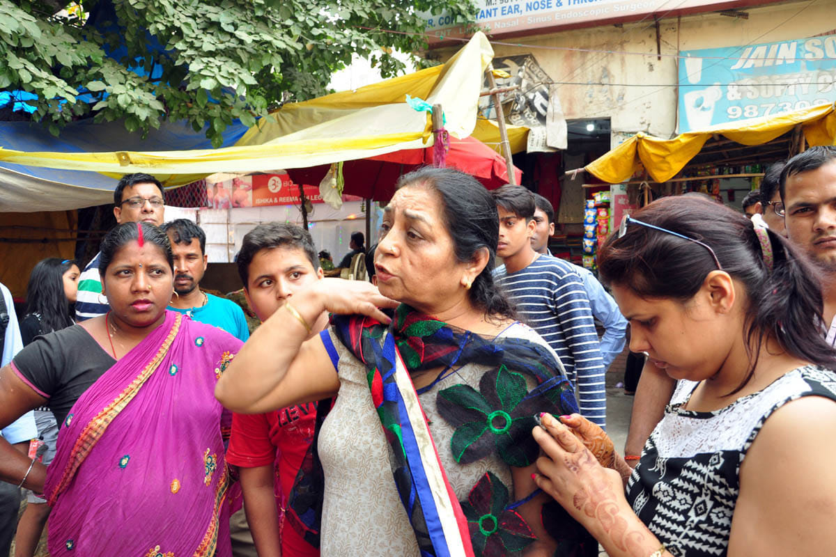 "Can not catch the robbers wear bangles police '