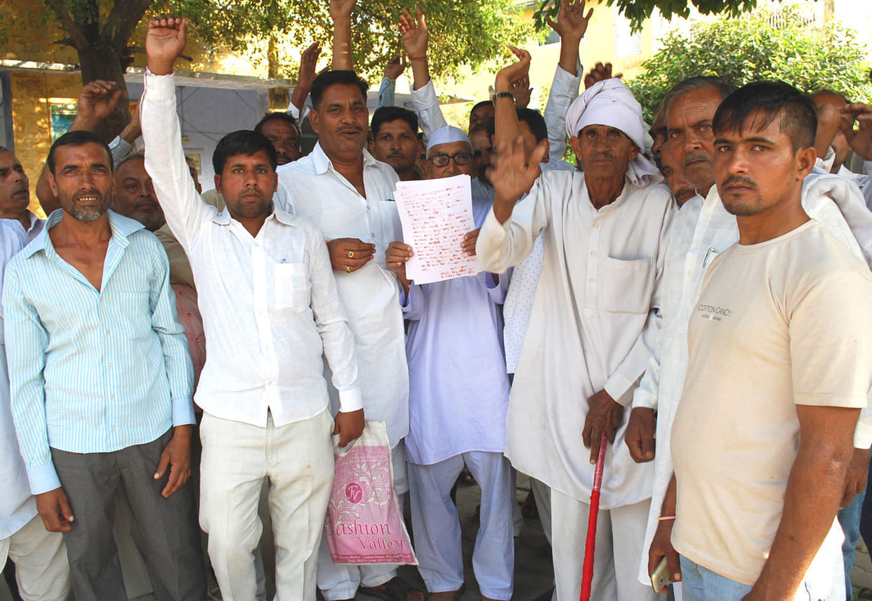 Farmers DM-commissioner wrote letters in blood