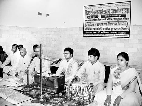 The emphasis on pure conduct in contemplation camp