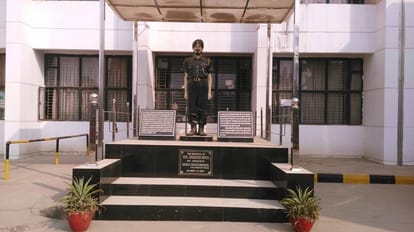 honour of paramvir chakra awardi daughter and dishonour of martyr father statue
