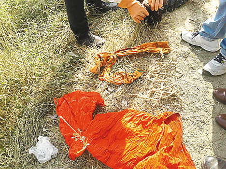 Hand-tied neck tightly murder