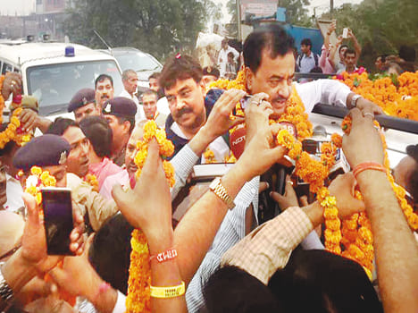 dispute in samwadi party isdue to money