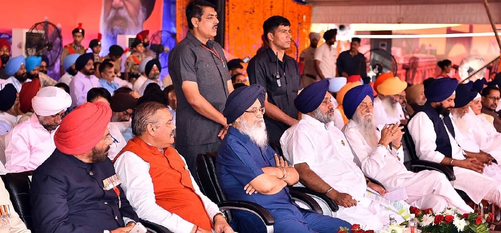 Captain attaked on Badal over memorial for ex soldiers
