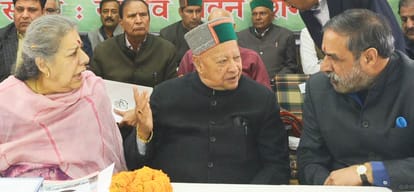 Stand-off between CM Virbhadra singh and HPCC chief Sukhvinder Singh Sukhu continuing