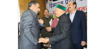 Stand-off between CM Virbhadra singh and HPCC chief Sukhvinder Singh Sukhu continuing