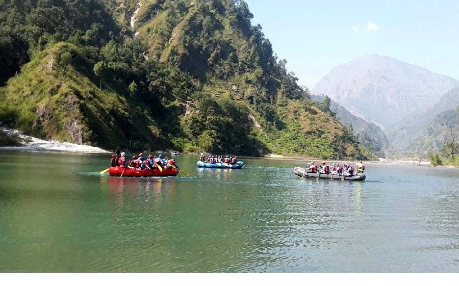 River rafting teaching students KMVN