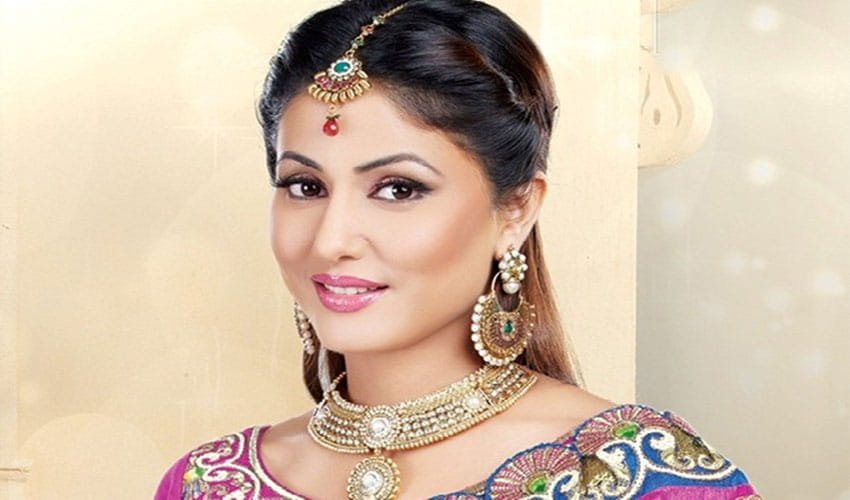 hina khan suffers from dengue