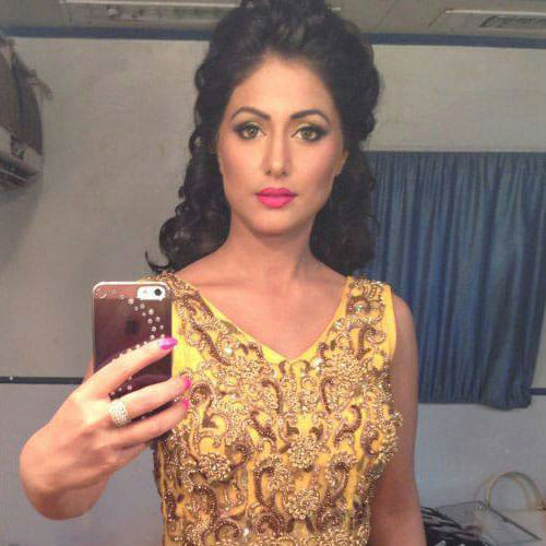 hina khan suffers from dengue