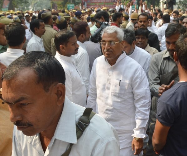  SP activists make ruckus in Lucknow.