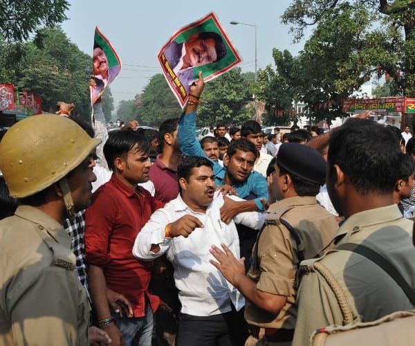  SP activists make ruckus in Lucknow.
