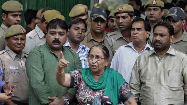 sarbjit singh sister dalbir kaur husband baldev singh died in jail in haridwar