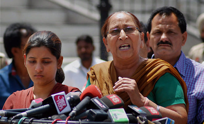 sarbjit singh sister dalbir kaur husband baldev singh died in jail in haridwar
