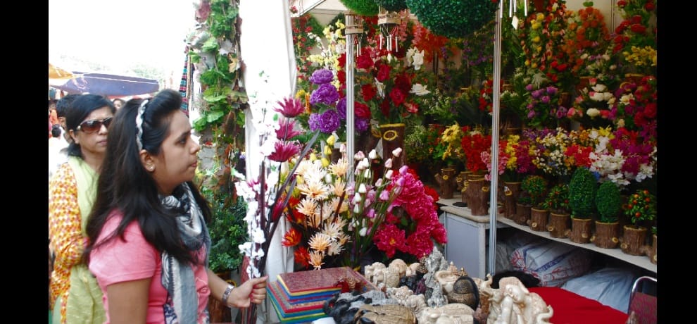 in shilp mela at noida fire paan and home decorative items are being attraction centre