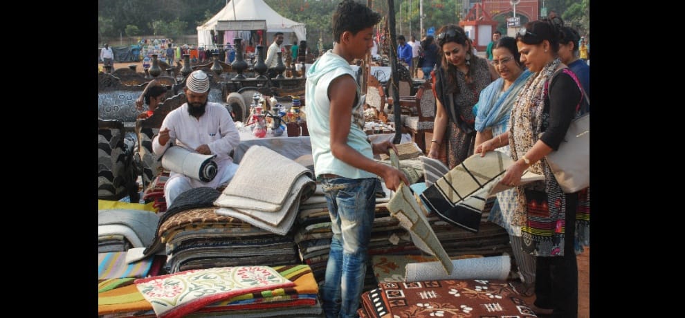 in shilp mela at noida fire paan and home decorative items are being attraction centre