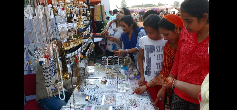 in shilp mela at noida fire paan and home decorative items are being attraction centre