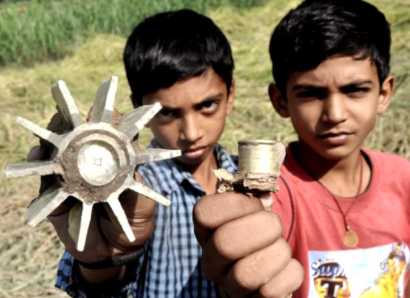 undeclared curfew in border areas due to shelling from pakistan