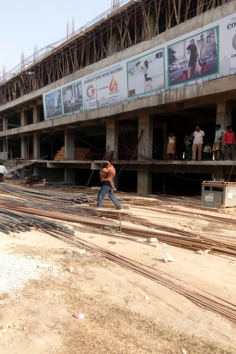 Child injured in building construction, the builder had them beaten helpful