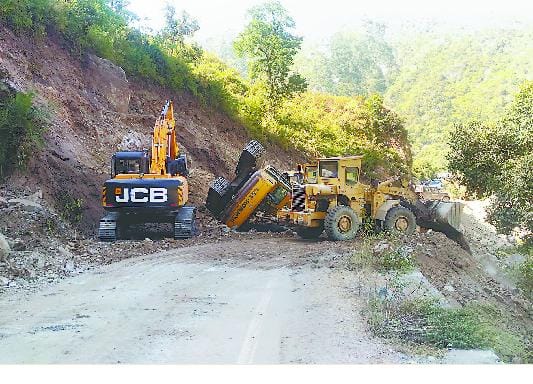 Drinks were on the reversal of Pokland Bhawali-Almora NH