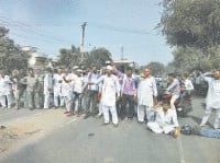 farmers, seeds not avilable, road jam, kaithal