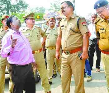 one lacs rupees looted rice Mill traders