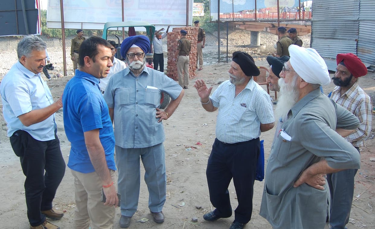Swollen hands and feet with information about the construction of the gurdwara