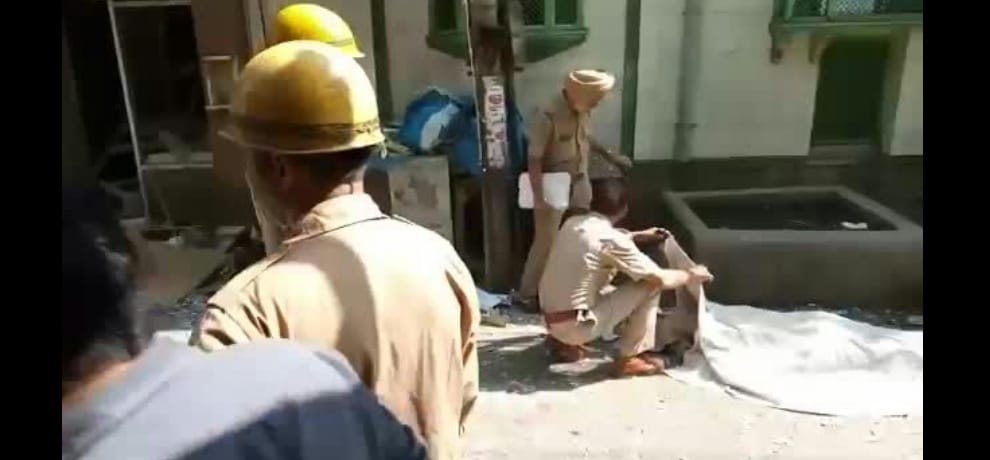  One dead in an explosion in Delhi's Naya Bazar; anti-terror wing and special cell at the spot