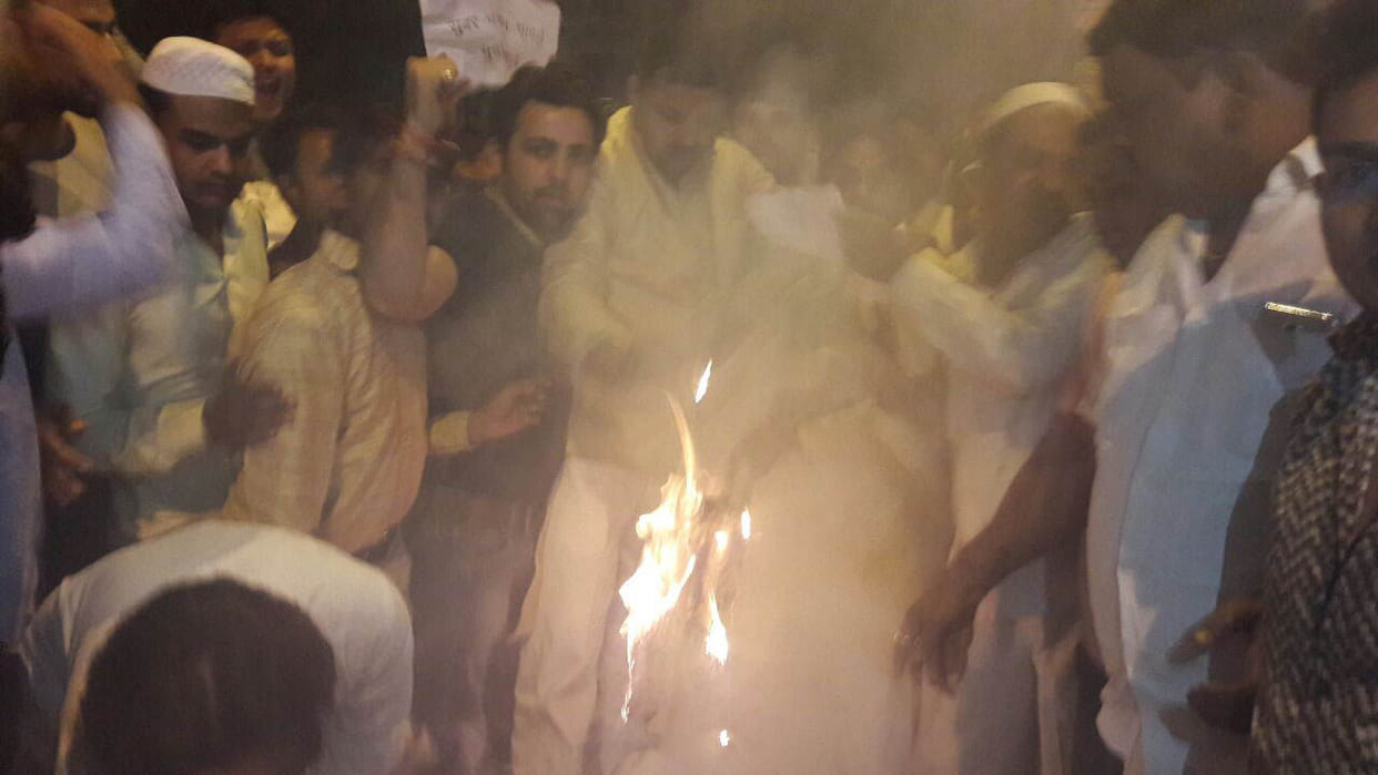 Ashu Malik's supporters burnt effigies of Minister Pawan Pandey