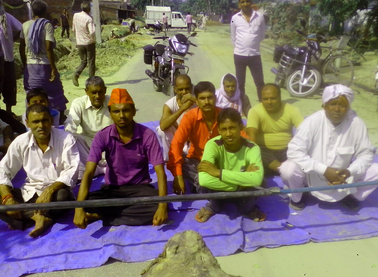Nala the villagers to build a blockade