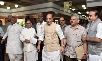 BJP LEADER YASHWANT SINHA MET HURRIYAT LEADERS IN SRINAGAR