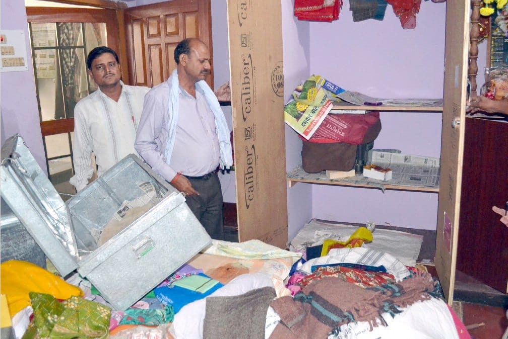 Five lawyers probed by thieves