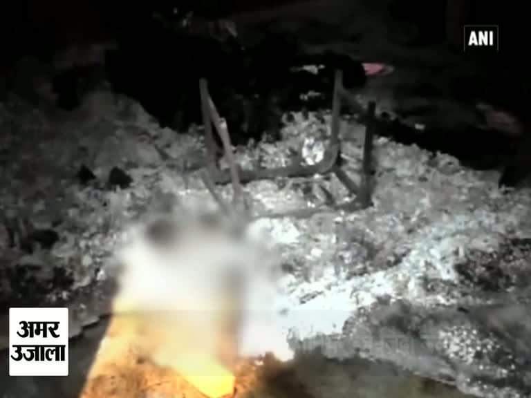 महिला को जिंदा जलाया