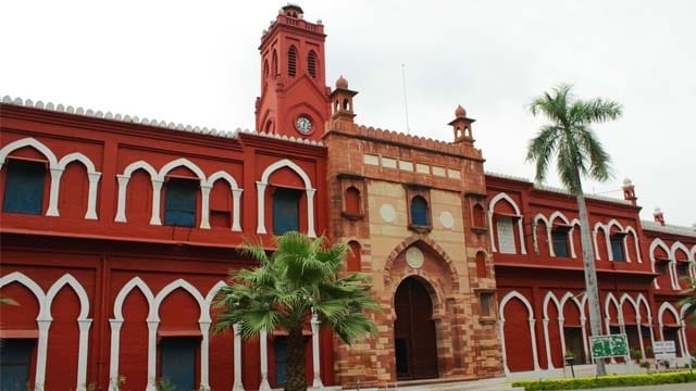 aligarh muslim university professor death in Suspicious circumstances