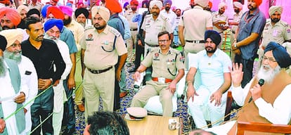 Know why badal called kejriwal and captaion lion