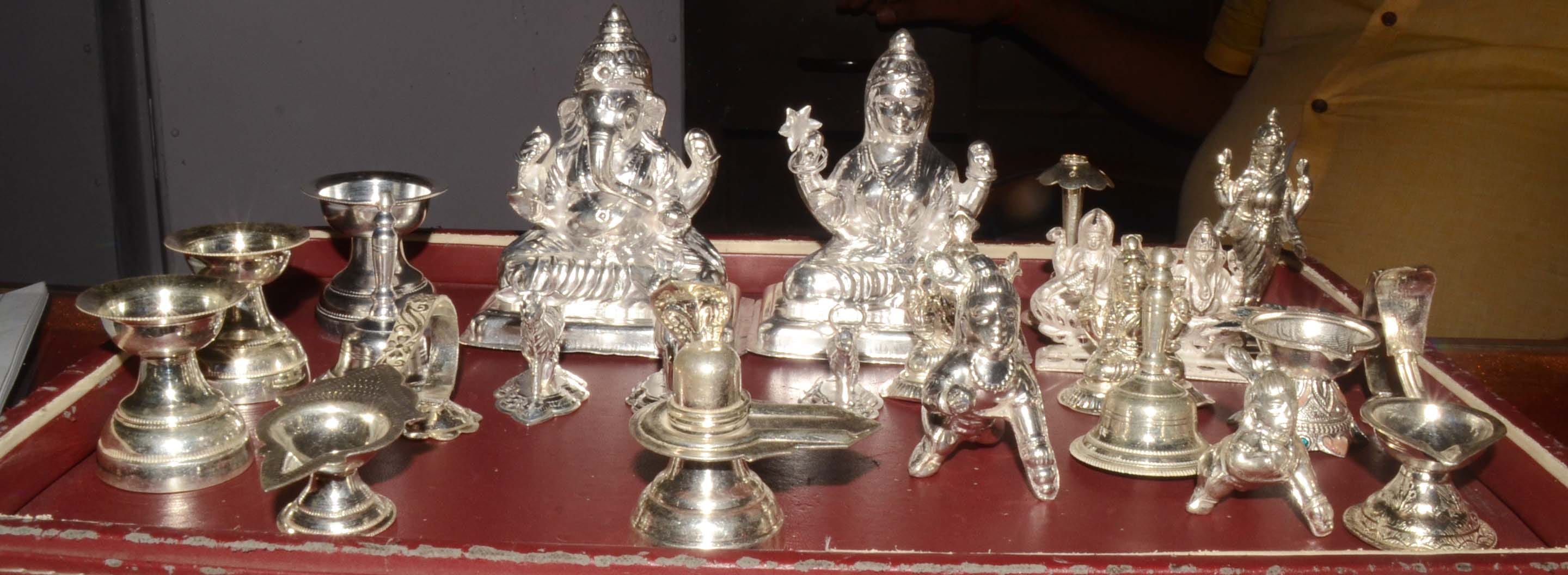 auspicious time for dhanteras shopping.