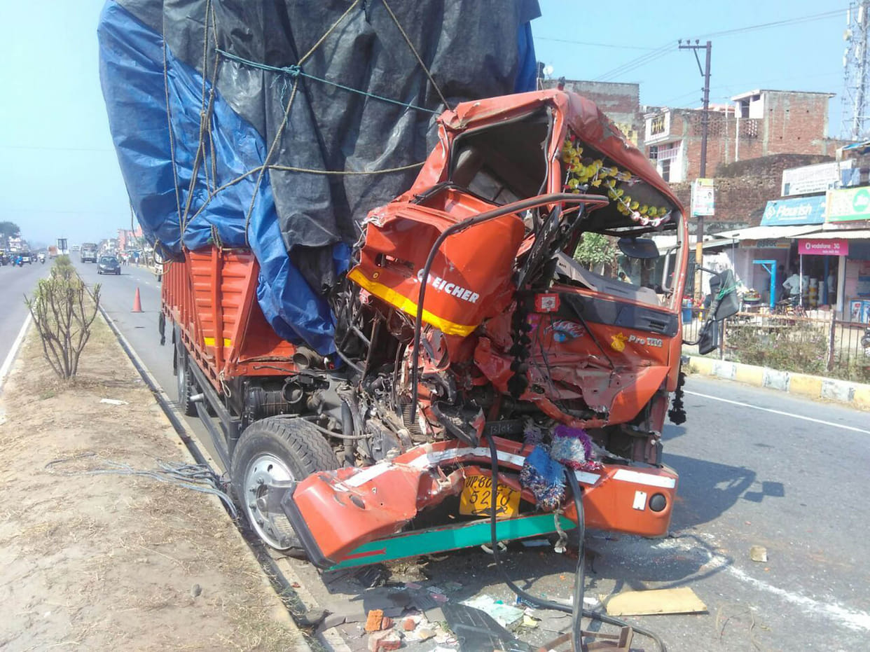 Colliding with the truck parked vehicle, driver killed