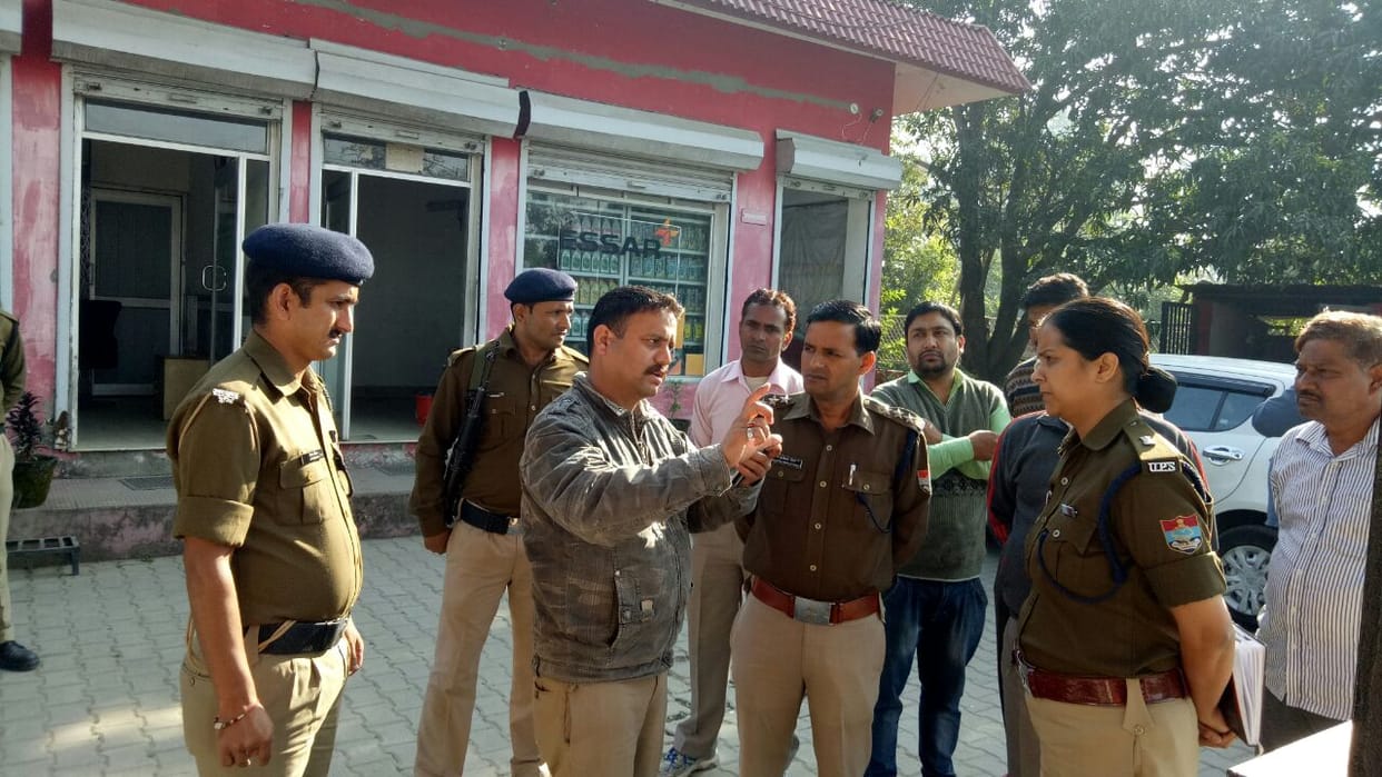 25 thousand rupees Robbed